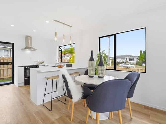 2/68 Meadowood Drive, Unsworth Heights