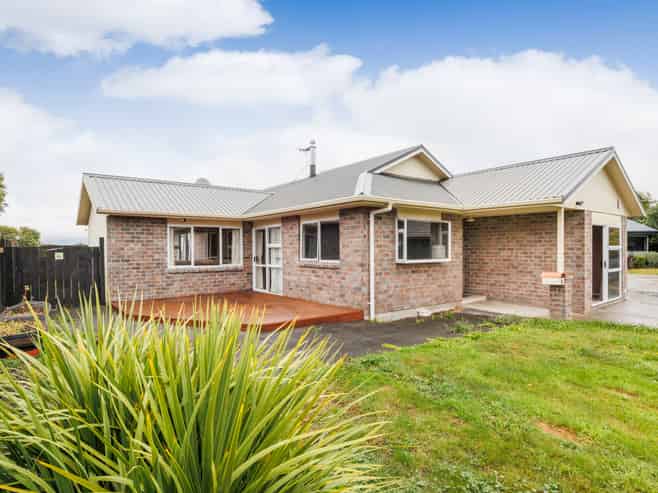 31 Strachan Way, Highbury