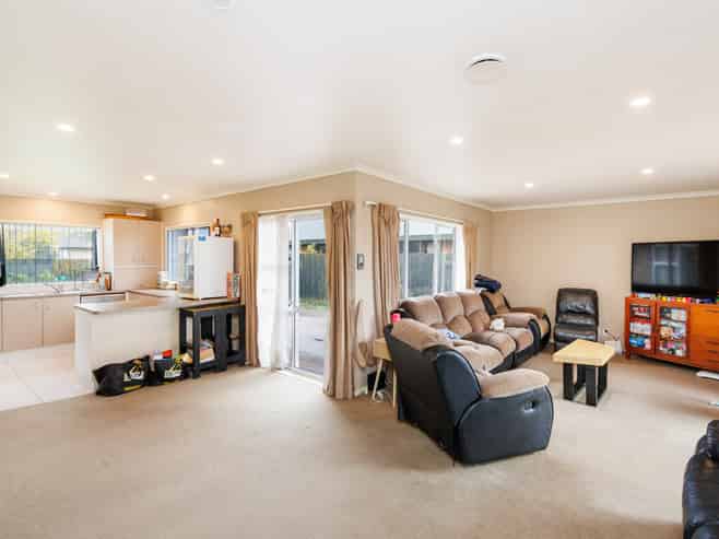 31 Strachan Way, Highbury