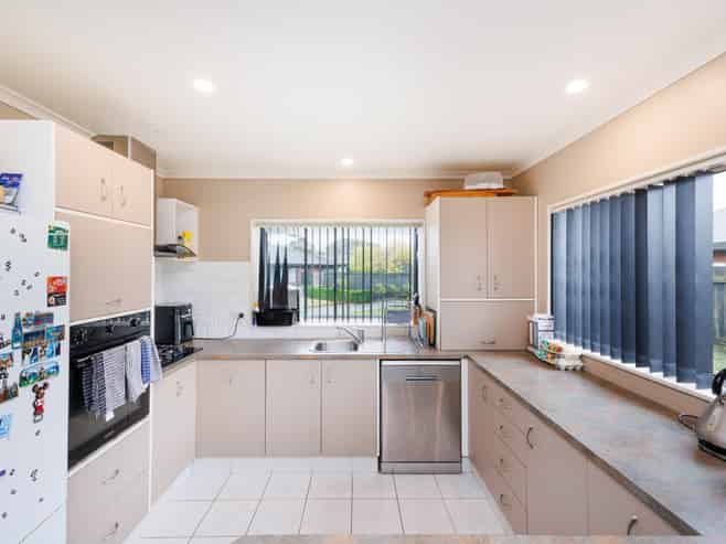 31 Strachan Way, Highbury