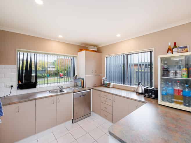 31 Strachan Way, Highbury