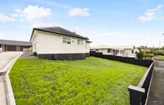 1/10 Pine Avenue, Bader