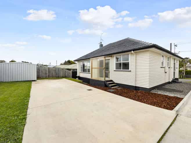1/10 Pine Avenue, Bader