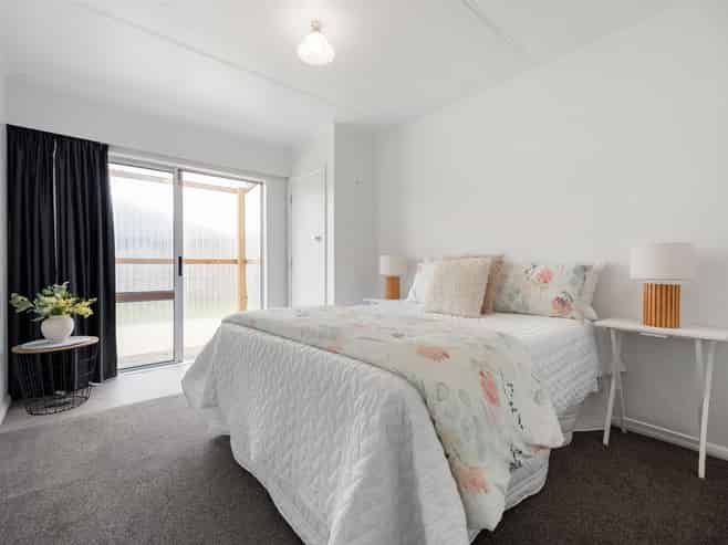 1/10 Pine Avenue, Bader