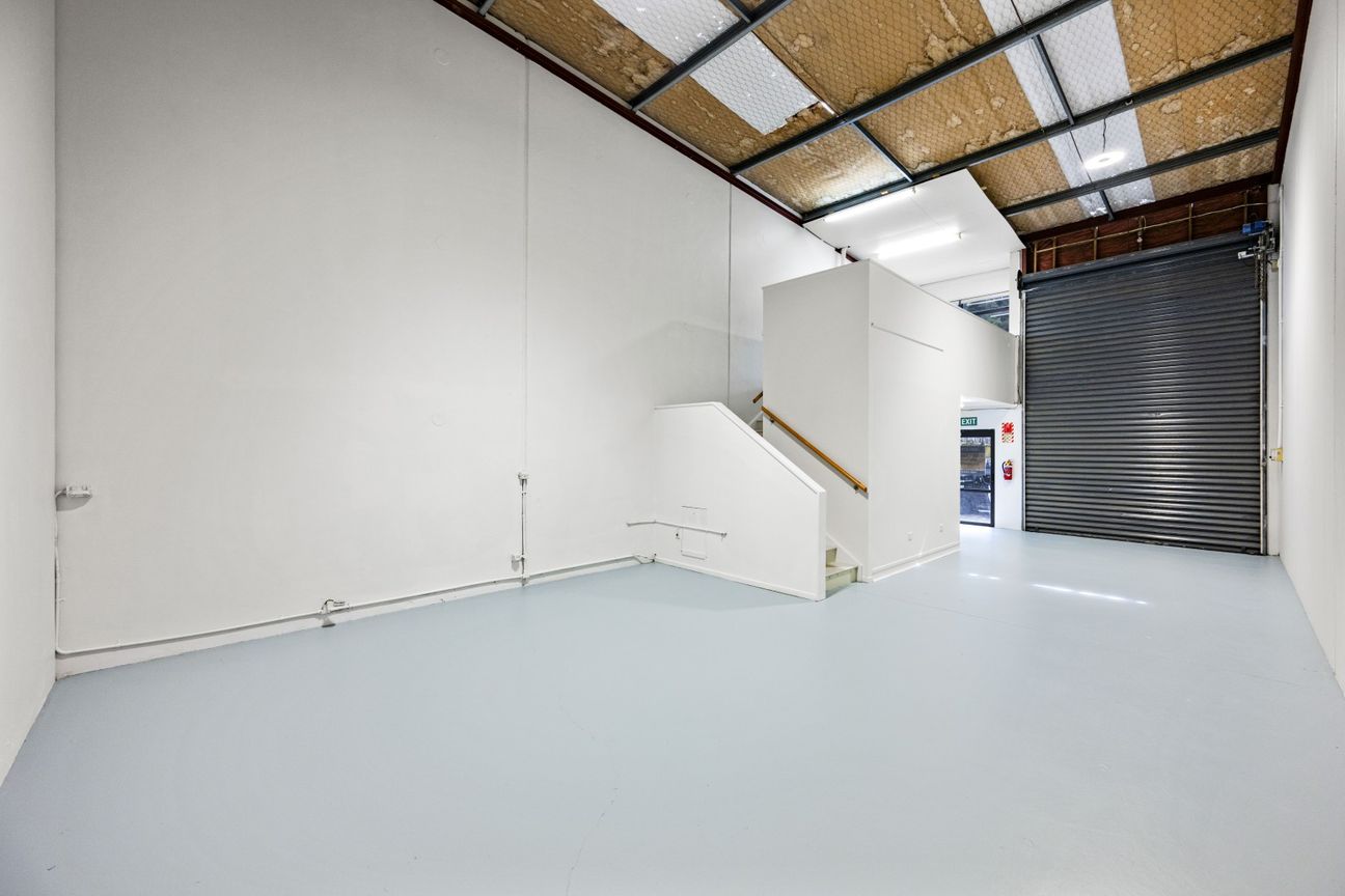North-facing unit with excellent natural light - Widok 3