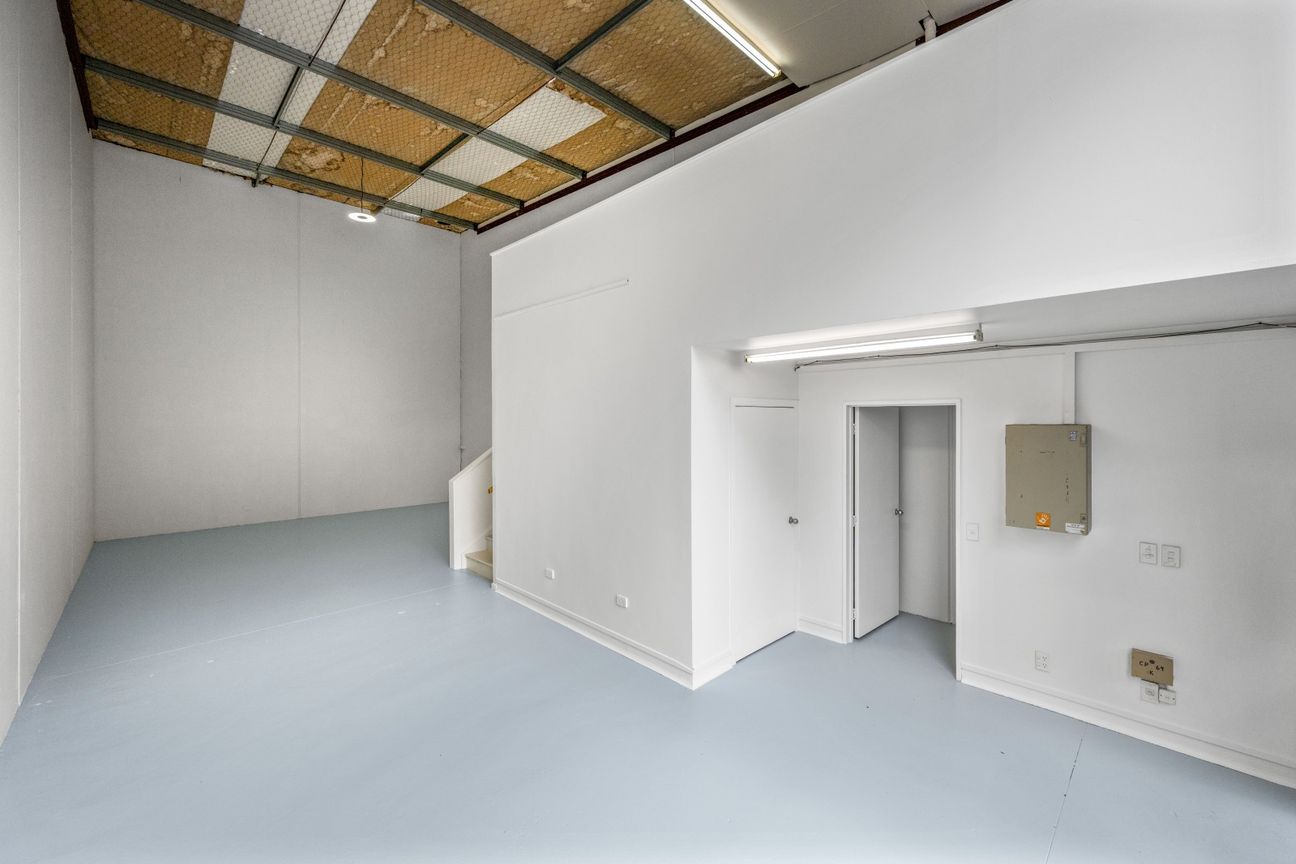North-facing unit with excellent natural light - Widok 6