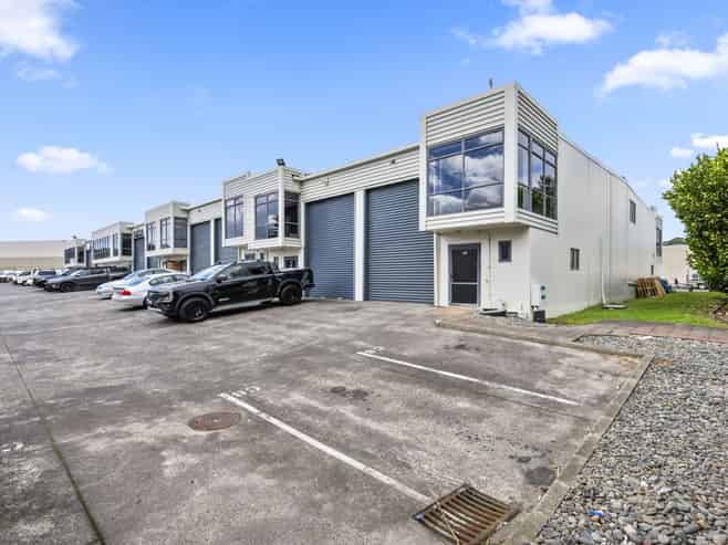 North-facing unit with excellent natural light