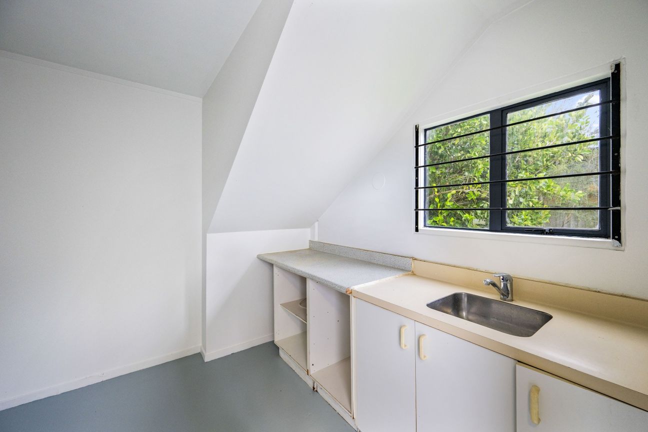 North-facing unit with excellent natural light - Więcej