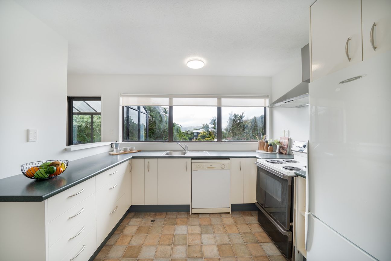 Private & Convenient Family Home - Vista 3