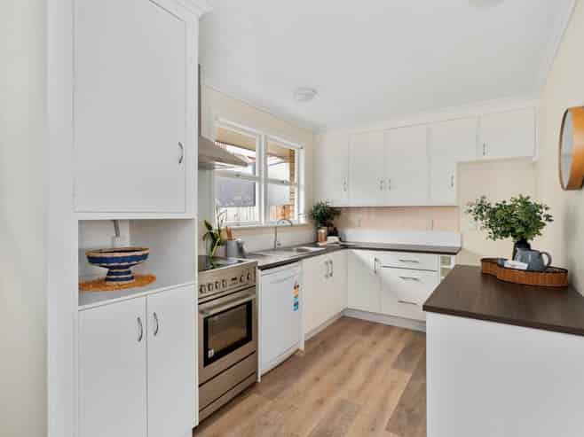 2/ Upland Street, Brookfield