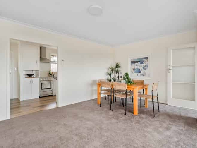 2/ Upland Street, Brookfield