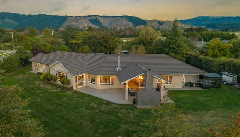 1068 Queen Street, Levin