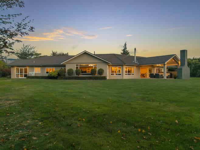 1068 Queen Street East, Levin