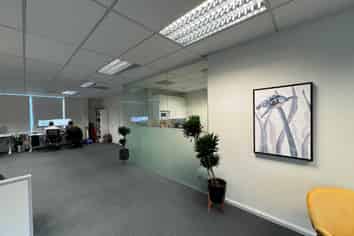 OUTSTANDING VALUE OFFICE, EXCELLENT NATURAL LIGHT
