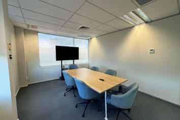 OUTSTANDING VALUE OFFICE, EXCELLENT NATURAL LIGHT
