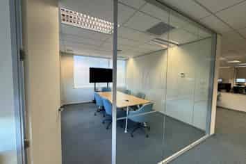 OUTSTANDING VALUE OFFICE, EXCELLENT NATURAL LIGHT
