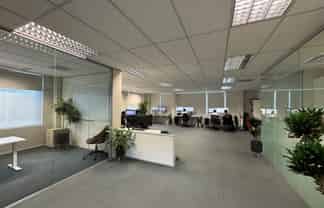 OUTSTANDING VALUE OFFICE, EXCELLENT NATURAL LIGHT
