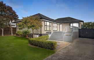  Ward Crescent, Te Atatu Peninsula
