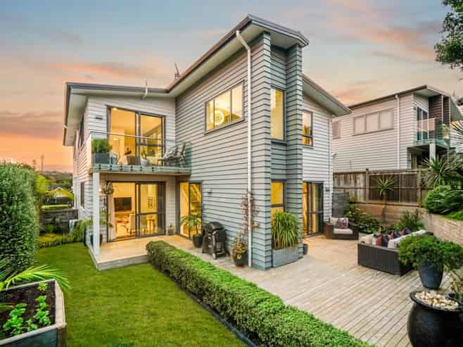 8 Carex Way, Long Bay