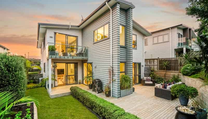 8 Carex Way, Long Bay