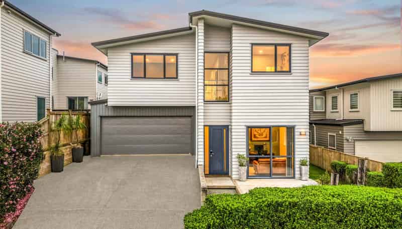 8 Carex Way, Long Bay