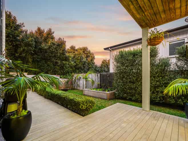 8 Carex Way, Long Bay