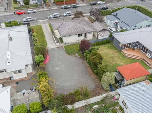 305 King Street South, Akina