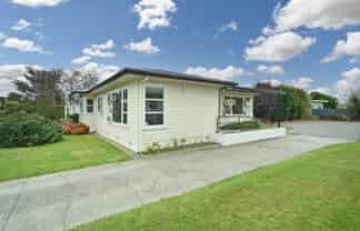 305 King Street South, Akina