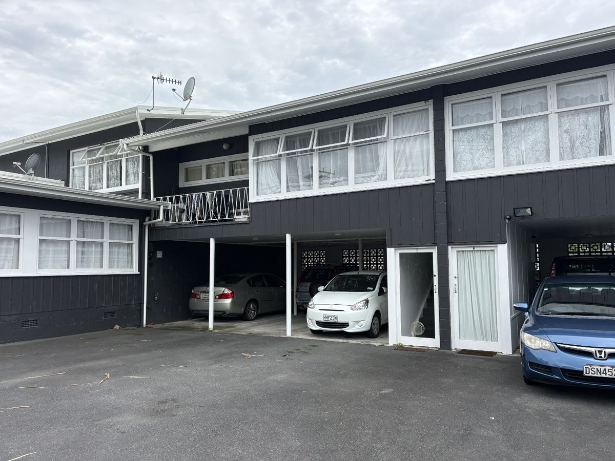 Tidy Upstairs 2 Bedroom Apartment