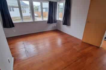 22B Larsen Street, Otara