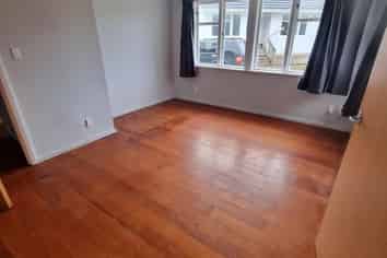 22B Larsen Street, Otara