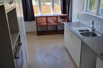 22B Larsen Street, Otara