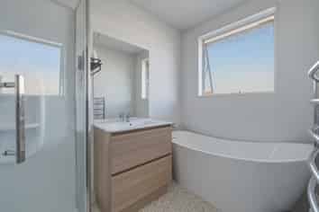 2/202 Sawyers Arms Road , Casebrook