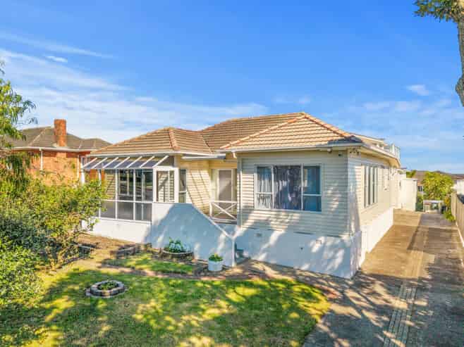 693A Richardson Road, Mount Roskill