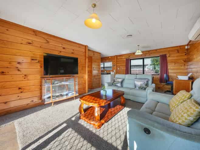 13A Ward Crescent, Te Atatu Peninsula