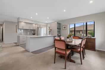 34 Royalle Mews, Botany Downs