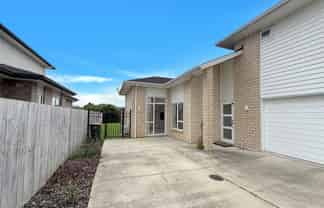 A/1 Iwinuku Crescent, Wattle Downs