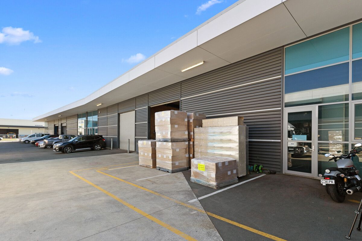 Quality Industrial Warehouse with Office - Vista 4