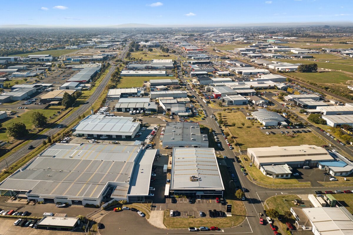 Quality Industrial Warehouse with Office - Vista 5