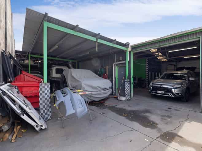 Invest in Tremaine Avenue