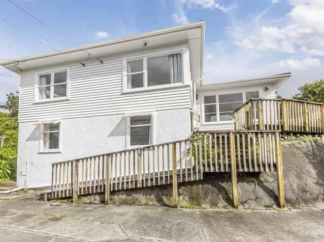 9 Victory Crescent, Tawa