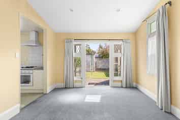 8 McDonald Street, Napier South