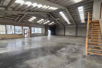 North Facing Industrial Warehouse/Workshop