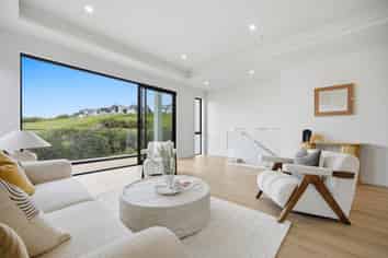 4 Tikati Rise, Long Bay