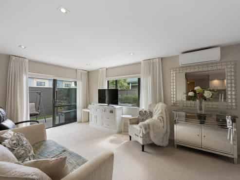 24 Royalle Mews, Botany Downs
