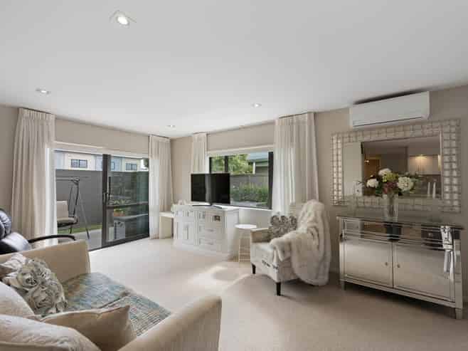 24 Royalle Mews, Botany Downs