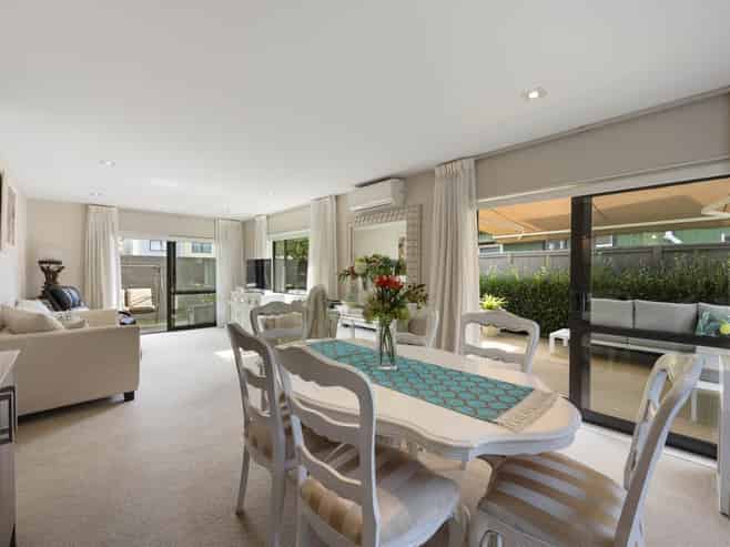 24 Royalle Mews, Botany Downs