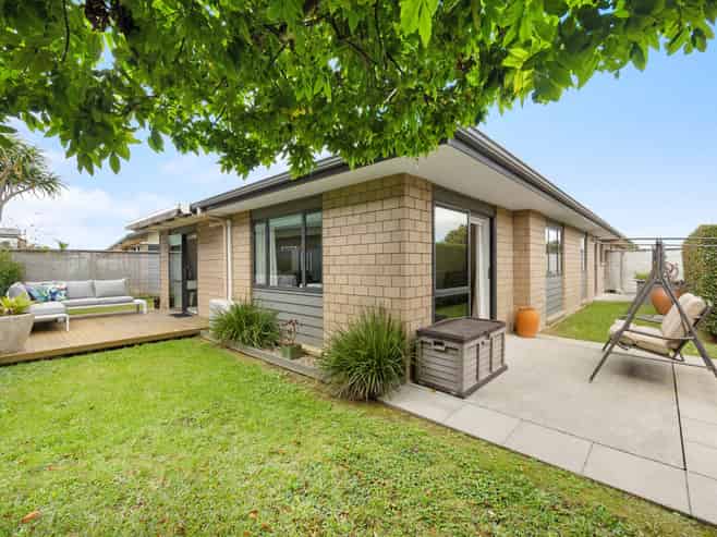 24 Royalle Mews, Botany Downs