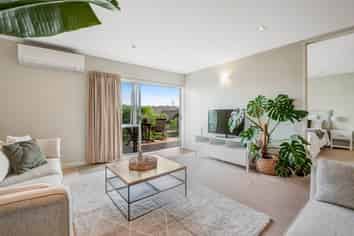 207/252 Centreway Road, Orewa