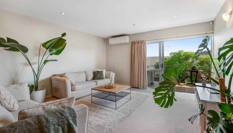 207/252 Centreway Road, Orewa